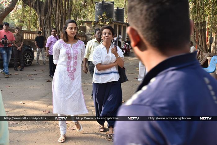 Raj Kumar Barjatya's Funeral Attended By Rajshri Actors Mohnish Bahl, Swara Bhasker