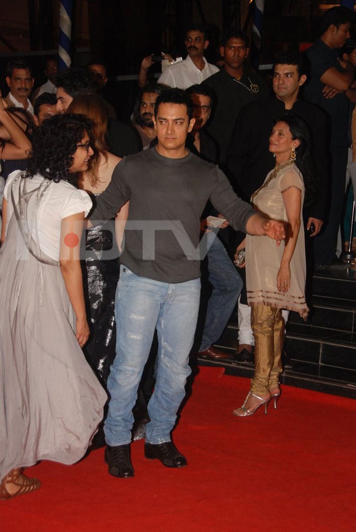 Aamir, Katrina attend <I>Rajneeti</I> premiere