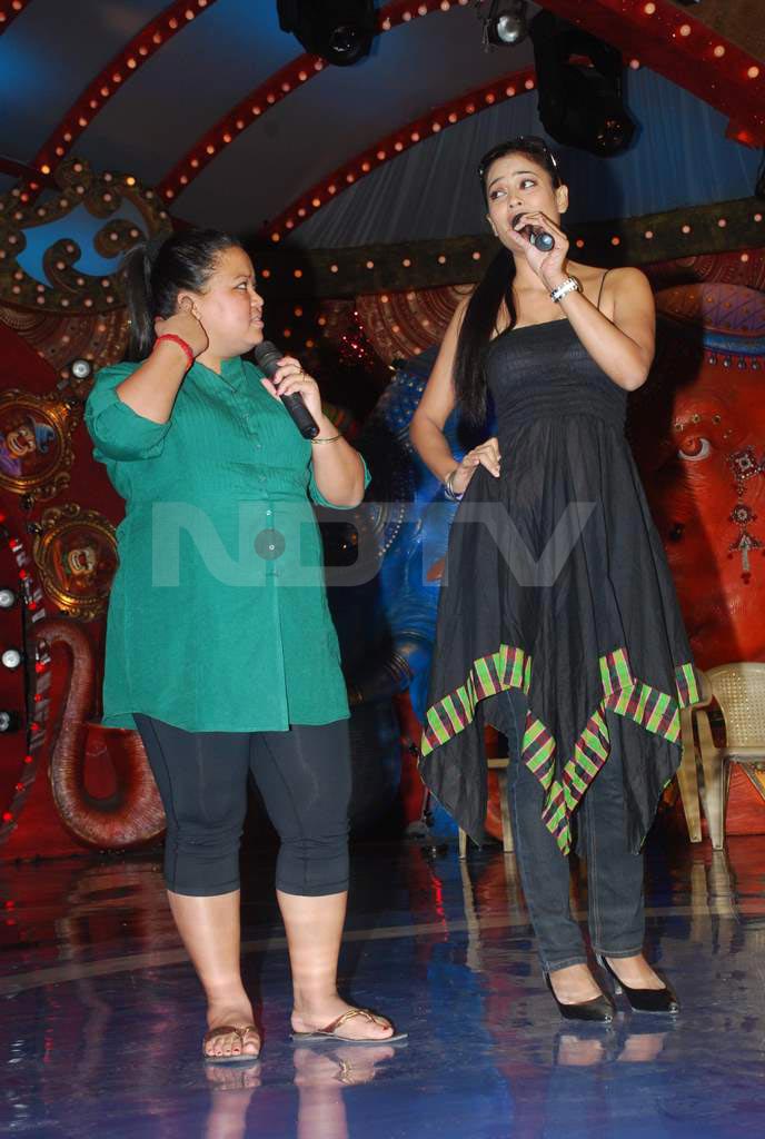 Shweta and Bharti take charge of the stage.