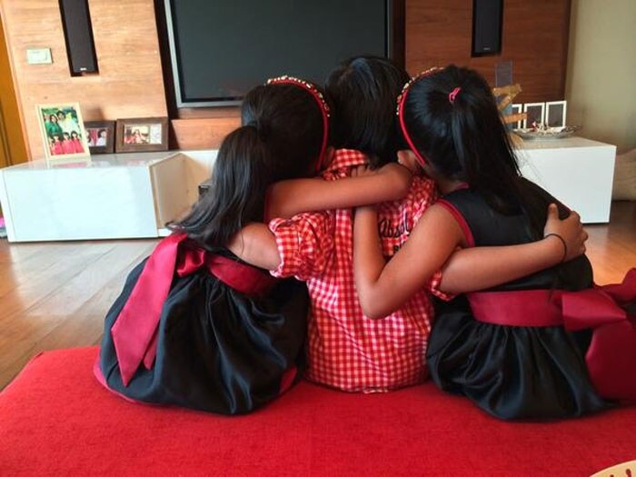 Farah also shared the picture of her three kids embracing each other on the festival of Rakshabandhan. <br><br>

This image was posted on Twitter by <a href="https://twitter.com/TheFarahKhan" target="_blank" rel="nofollow" >TheFarahKhan</a>