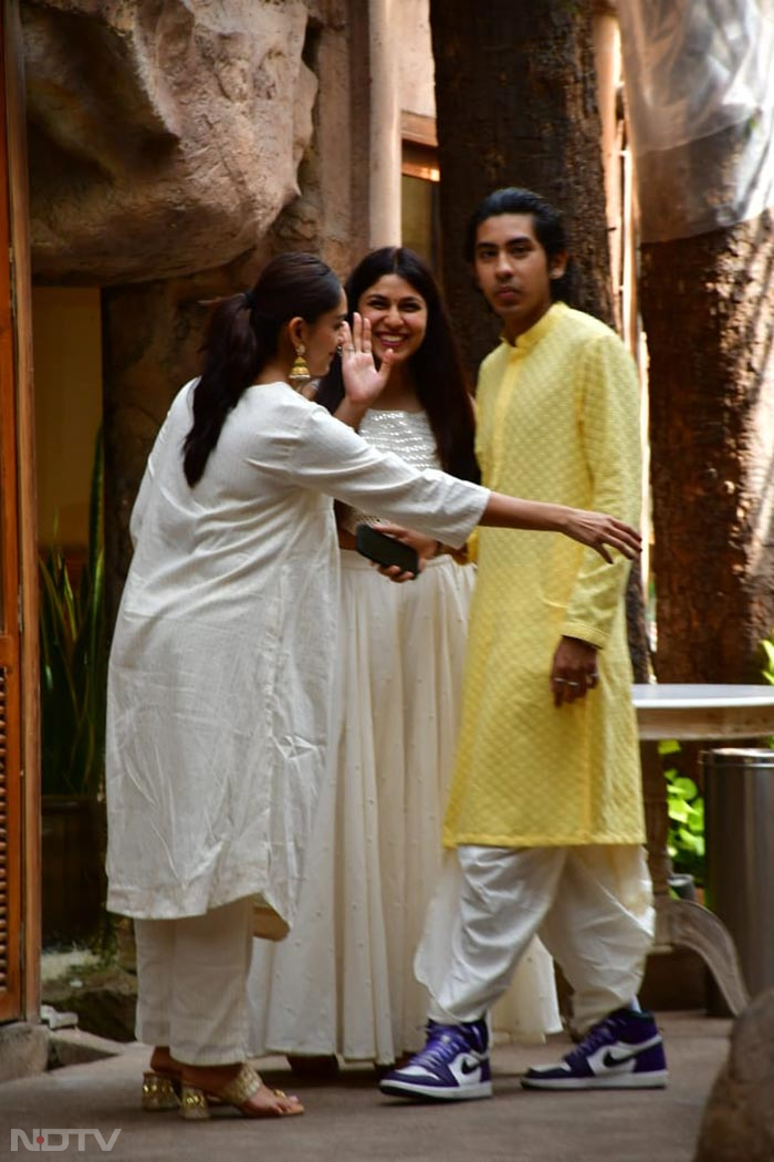 Mrunal Thakur and her family pictured at their candid best.
 (Image courtesy: Varinder Chawla)