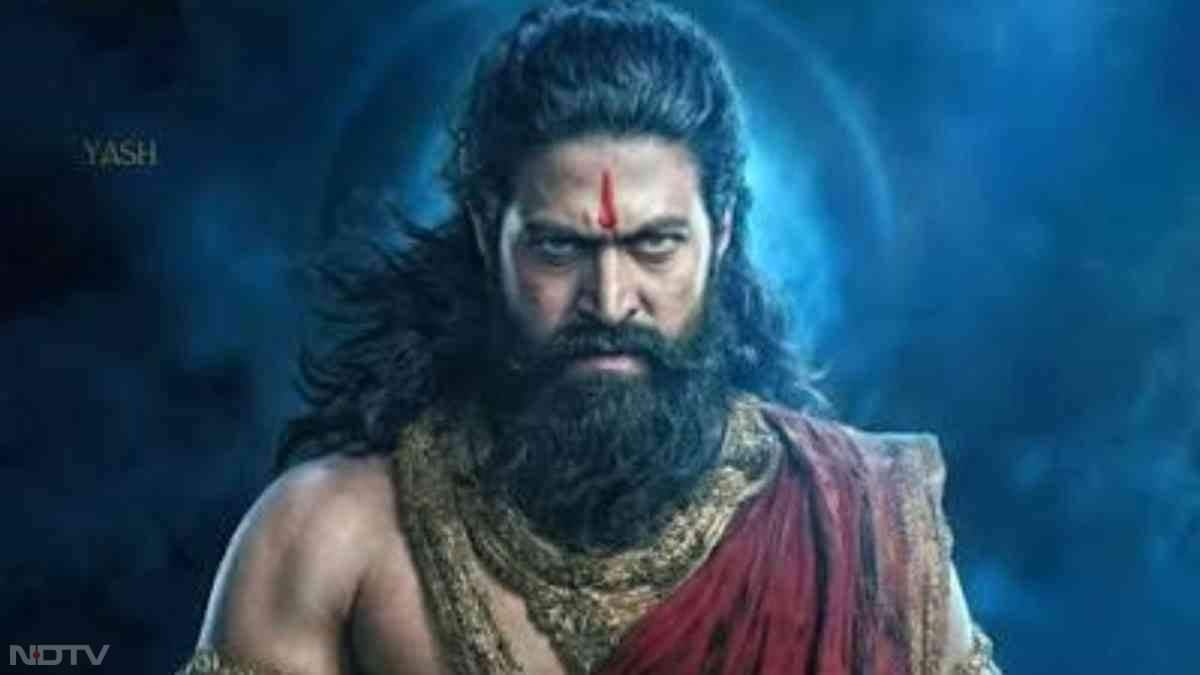 रामायणम् में राम के बाद रावण एक सबसे मजबूत किरदार के रुप में नजर आता है. नितेश तिवारी की 'रामायणम्' में  रावण की भूमिका साउथ के KGF सपरस्टार यश निभा रहे है. इस रोल के लिए एक्टर की फीस की बात करें तो दोनों पार्ट के लिए 100 करोड़ रुपये चार्ज किए हैं.