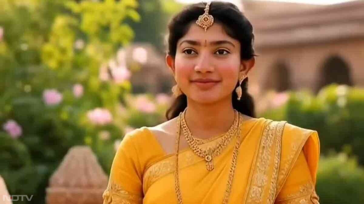 रामायणम् में साउथ एक्ट्रेस साई पल्लवी सीता की भूमिका में नजर आएंगी. इस फिल्म के दोनों पार्ट के लिए एक्ट्रेस को महज 12 करोड़ रुपये फीस मिली है.यानि एक पार्ट के लिए उन्हें 6 करोड़ रुपये फीस मिली है.