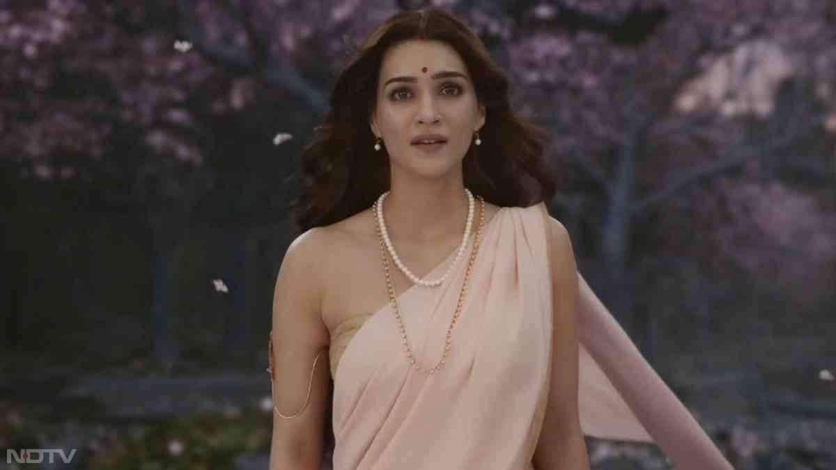 ओम राउत के निर्देशन में बनी और प्रभास स्टारर फिल्म 'आदिपुरुष' सिनेमाघरों के बादनेटफ्लिक्स और प्राइम वीडियो पर रिलीज हुई थी. रामायण पर आधारित इस मॉडर्न फिल्म को लेकर काफी विवाद हुआ था. इसके खराब डायलॉग्स और कमजोर VFX और सीता के रोल में कृति सेनन को बेहद ग्लेमरस रोल में रखने के कारण इस फिल्म को दर्शकों और क्रिटिक्स दोनों की तरफ से भारी आलोचना का सामना करना पड़ा.