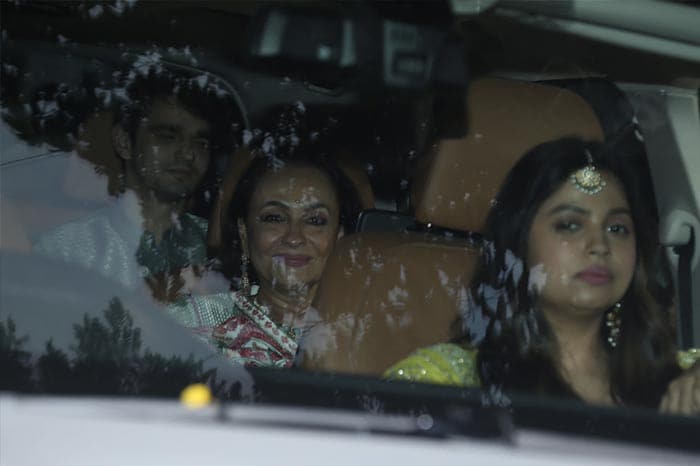 Ranbir-Alia Wedding: Kapoors And Bhatts Arrive In Style At The Mehendi Ceremony