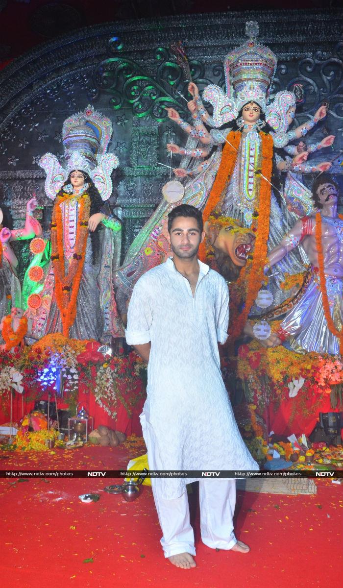 Ranbir, Kajol, Bipasha\'s Fun-Filled Puja Celebrations