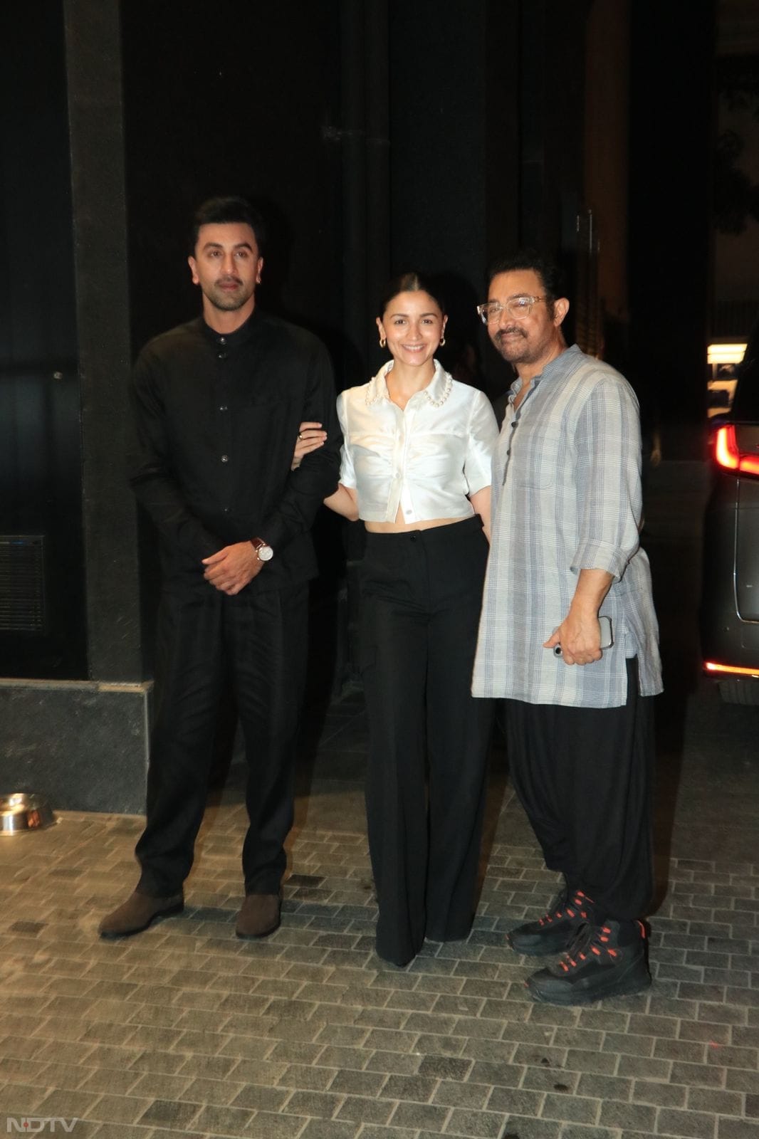 Ranbir Kapoor, Alia Bhatt posed with Aamir Khan at the screening. (Image Courtesy: Varinder Chawla)