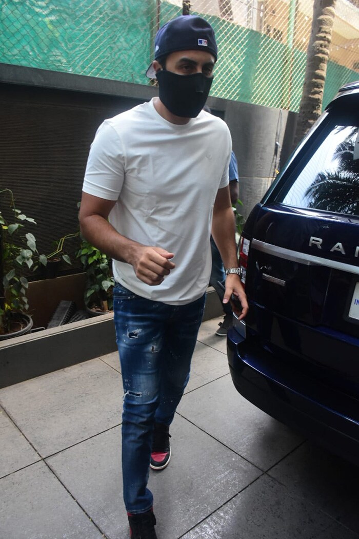 On Rishi Kapoor's Death Anniversary, Alia-Ranbir At Neetu Kapoor's House