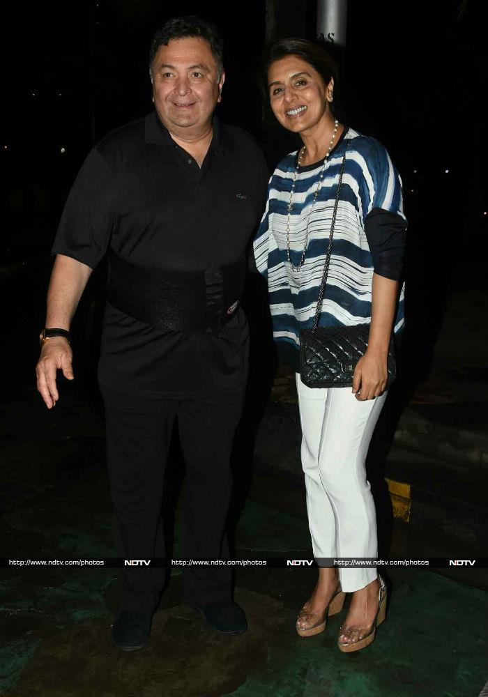 Ranbir Steps Out For Dinner With Parents Rishi Kapoor And Neetu