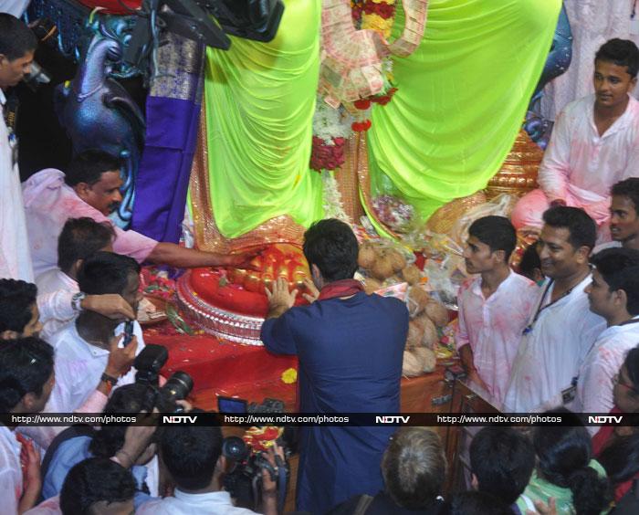 Ranbir Kapoor\'s Ganesh puja at Lalbaug