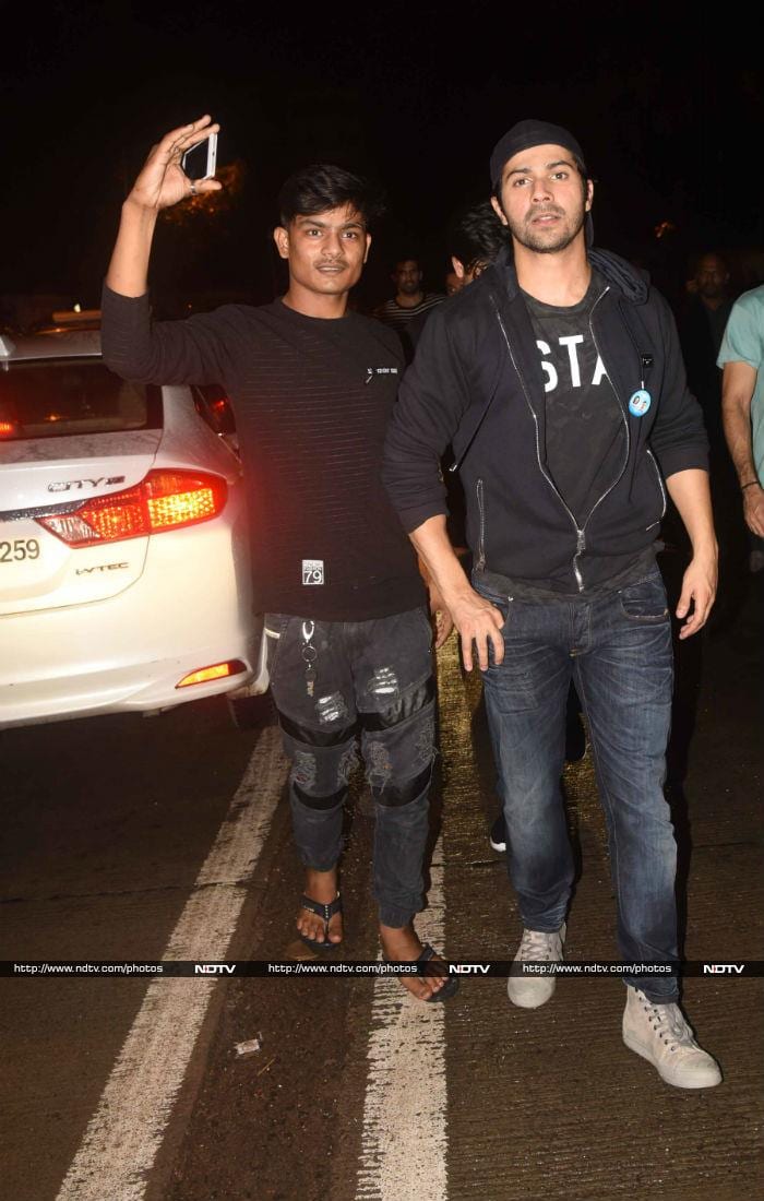 The <i>Judwaa 2</i> actor, Varun Dhawan looked cool in a black cap.