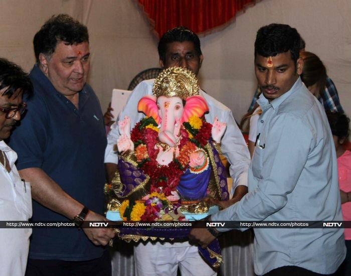 Father Rishi, actor and the middle son of Late veteran filmmaker Raj Kapoor, did the honours of bringing the Ganpati idol for the <i>puja</i>.