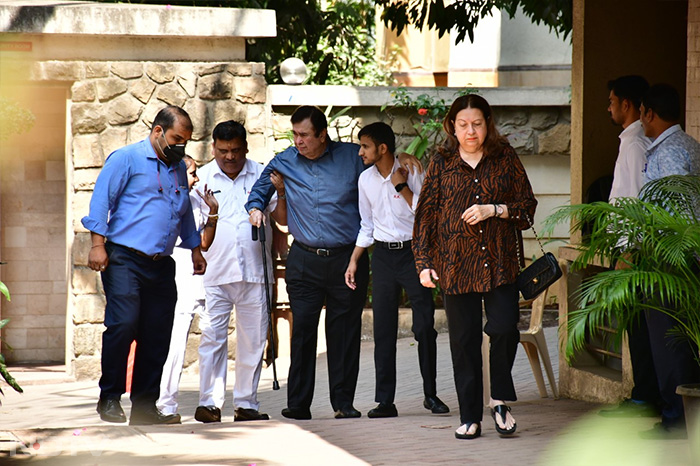 Randhir Kapoor Celebrated His Birthday At Daughter Kareena"s Residence