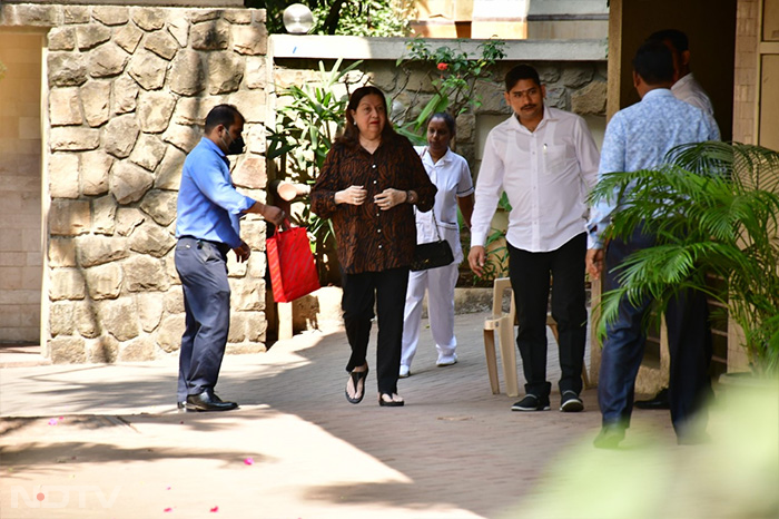 Randhir Kapoor Celebrated His Birthday At Daughter Kareena"s Residence