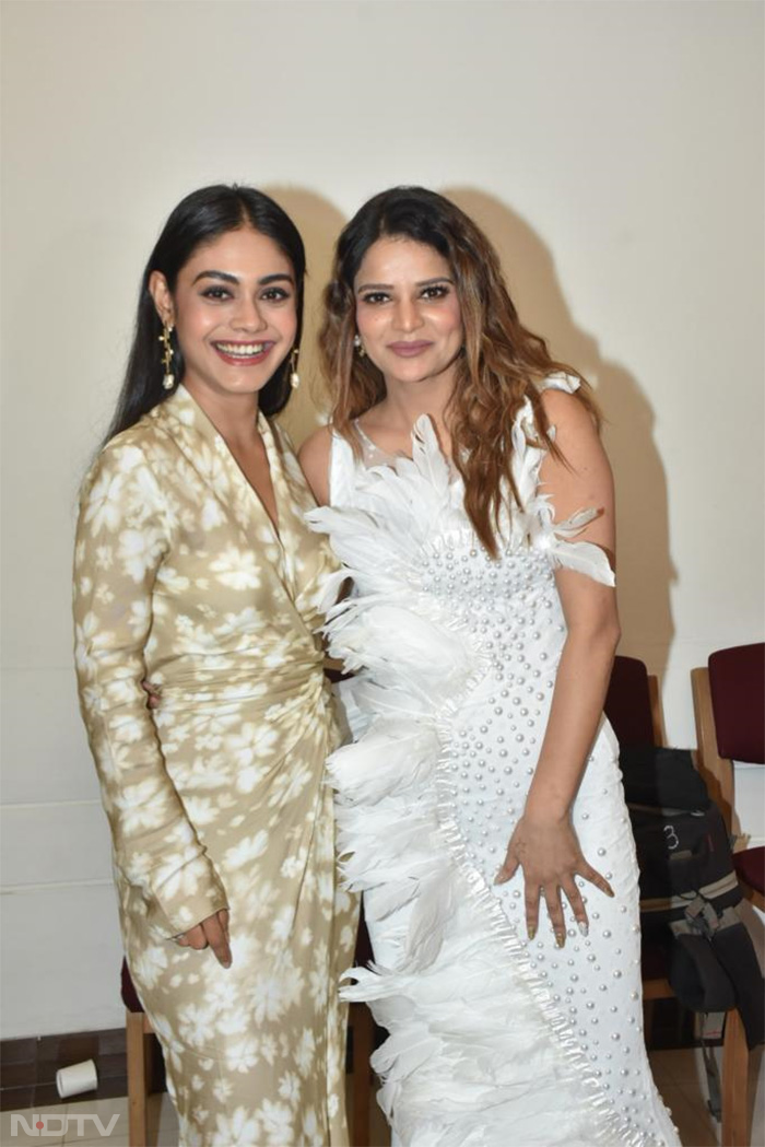 Archana Gautam and Sreejita De happily posed for the cameras. (Image Courtesy: Varinder Chawla)