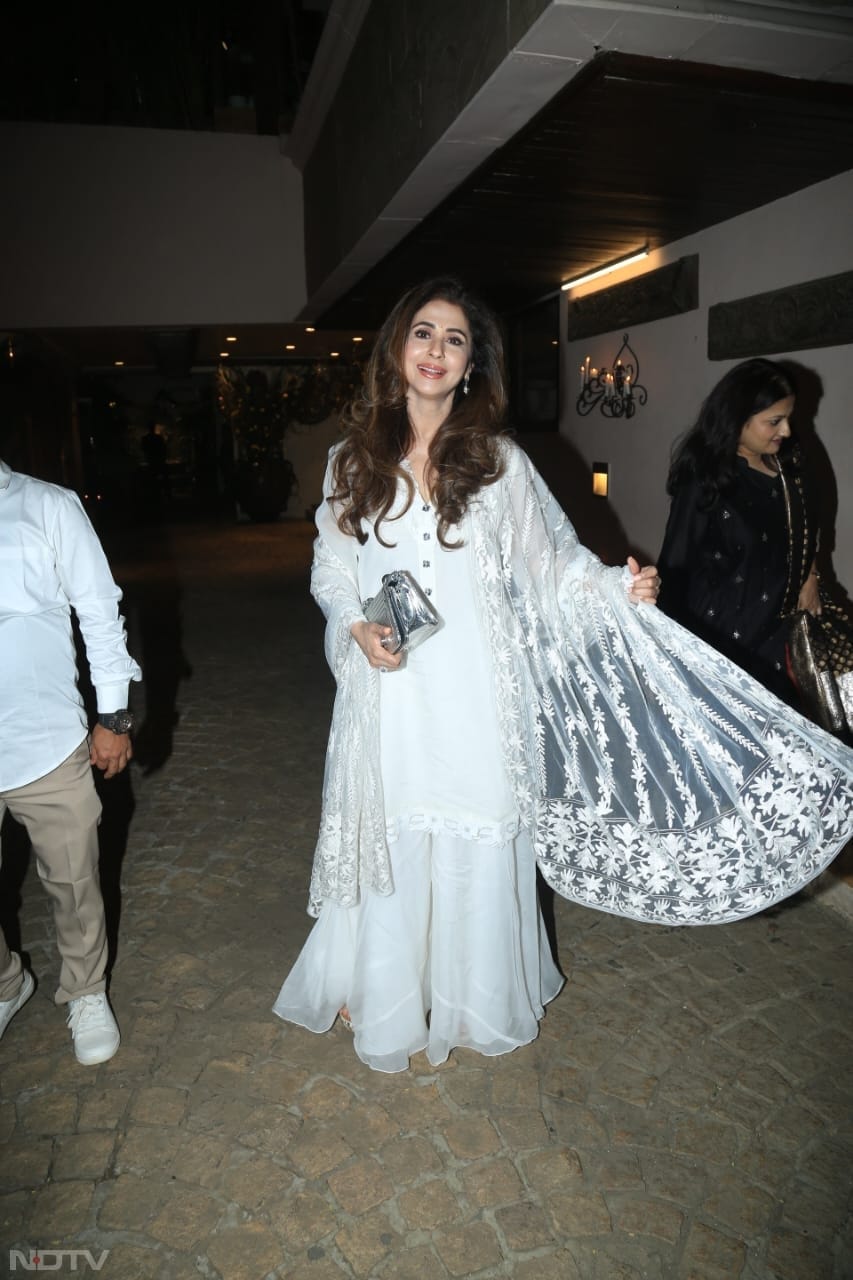 Urmila looked elegant in a white-coloured sharara set. (Image courtesy: Varinder Chawla)