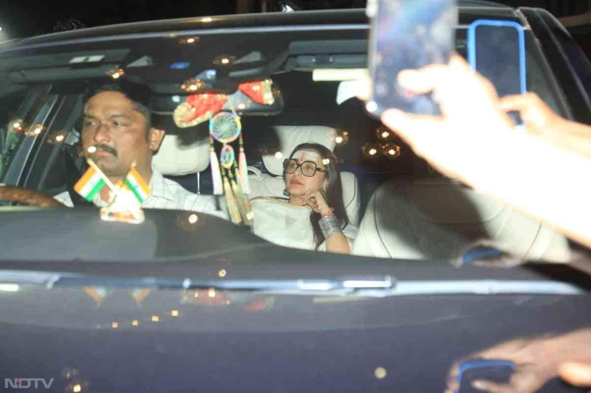 Rani Mukerji was pictured outside Anil Kapoor's house. (Image courtesy: Varinder Chawla)