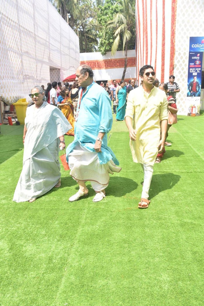Durga Puja 2019: Rani Mukerji, Jaya Bachchan Celebrate With Family And Friends