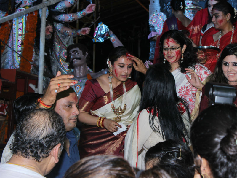 Rani Mukerji's <i>Pujo</i> Celebration Blends Fun And Tradition