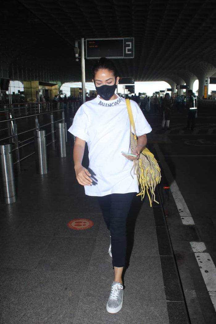 Can\'t Get Over Ranveer Singh\'s Airport Look. Can You?