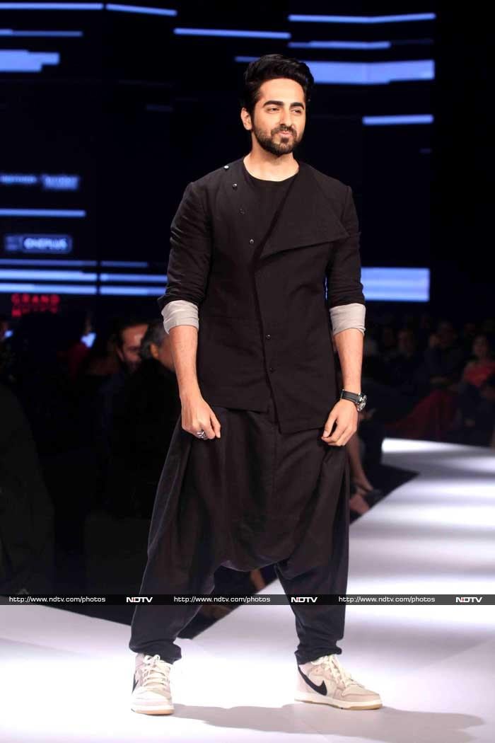 A-model-strikes-pose-on-the-ramp -as-he-presents-a-creation-designed-by-Rajesh-Pratap-Singh-on-Day-2-of-Van-Heusen-India- Mens-We… | Fashion, Indian show, Supermodels