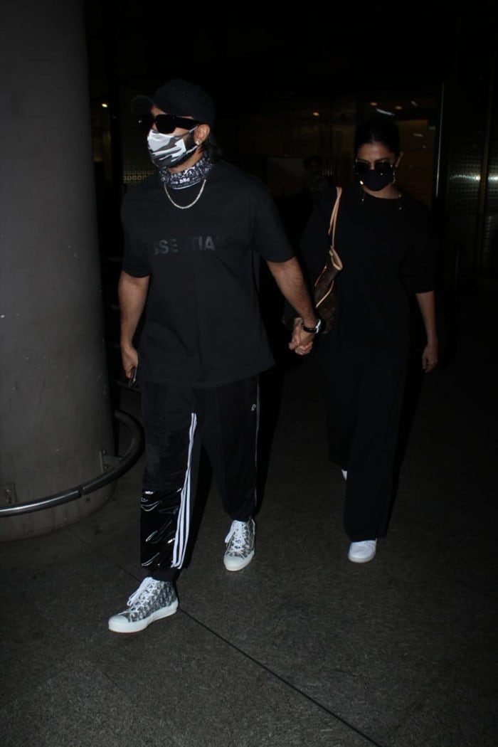 Ranveer Singh And Deepika Padukone Twin In Black At Airport