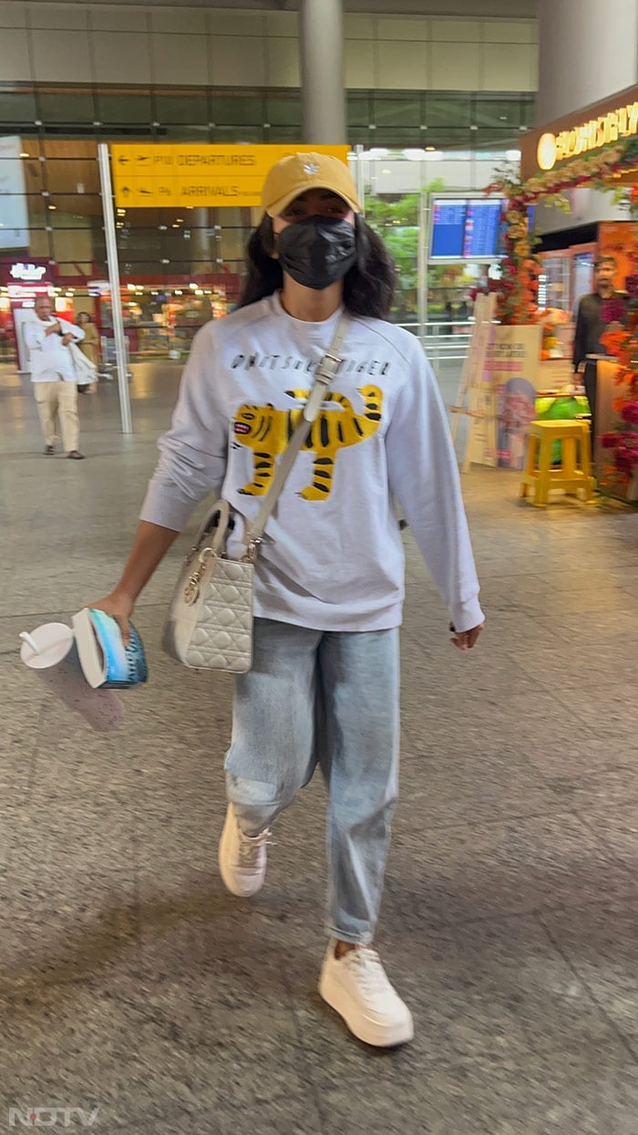 Rashmika Mandanna And Sussanne Khan\'s Casual Airport Style