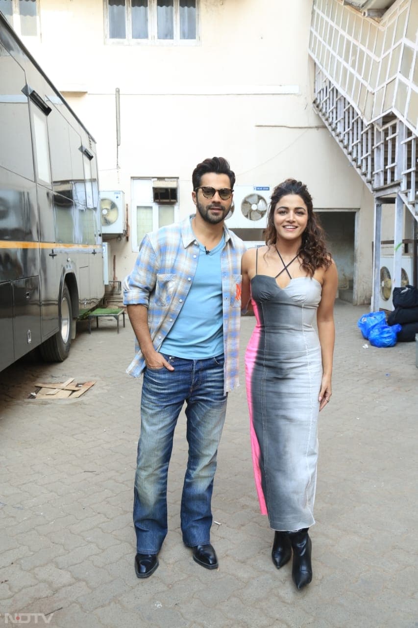 Varun Dhawan and Wamiqa Gabbi posed for a picture-perfect shot. �(Image Courtesy: Varinder Chawla)