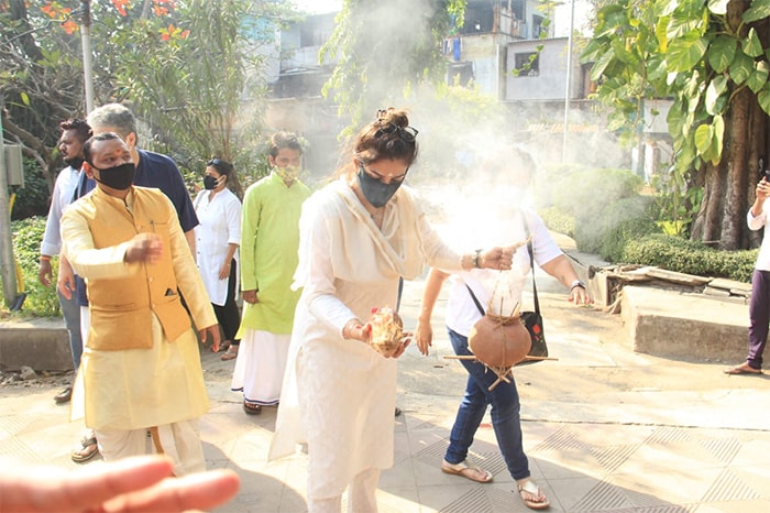 Raveena Tandon At Father Ravi Tandon"s Funeral