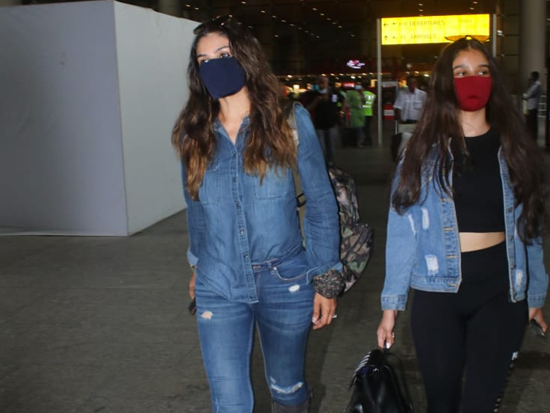 बांधवगढ़ का मजा लेकर लौटीं रवीना टंडन बांधवगढ़ का मजा लेकर लौटीं रवीना टंडन