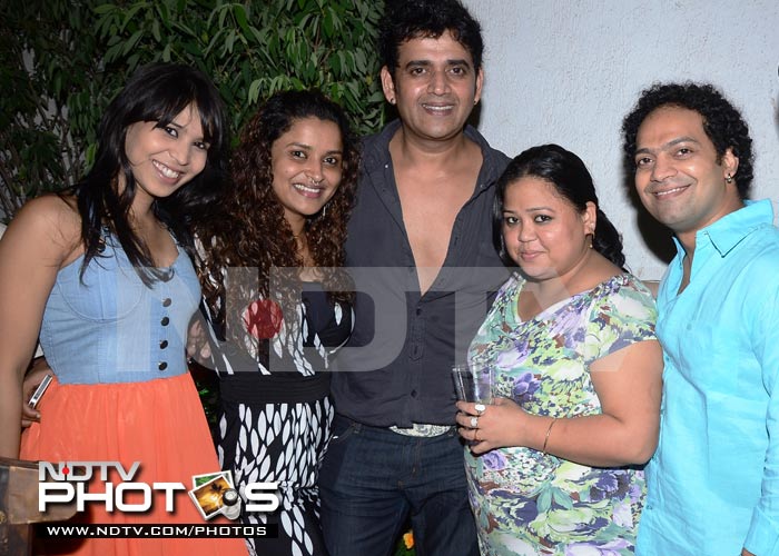 Ravi and Savio pose with three lovely ladies - Alisha, Kunjan (Ravi's dance partner)  and Bharti.