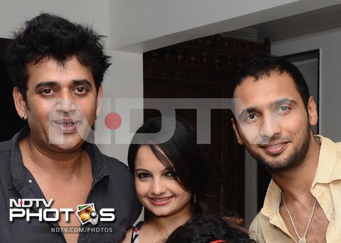 Giaa Maanek, whose participation in the show has been very controversial after reports of her being ousted from daily soap <i>Saath Nibhana Saathiya</i>, poses with Ravi and choreographer Puneet Pathak.