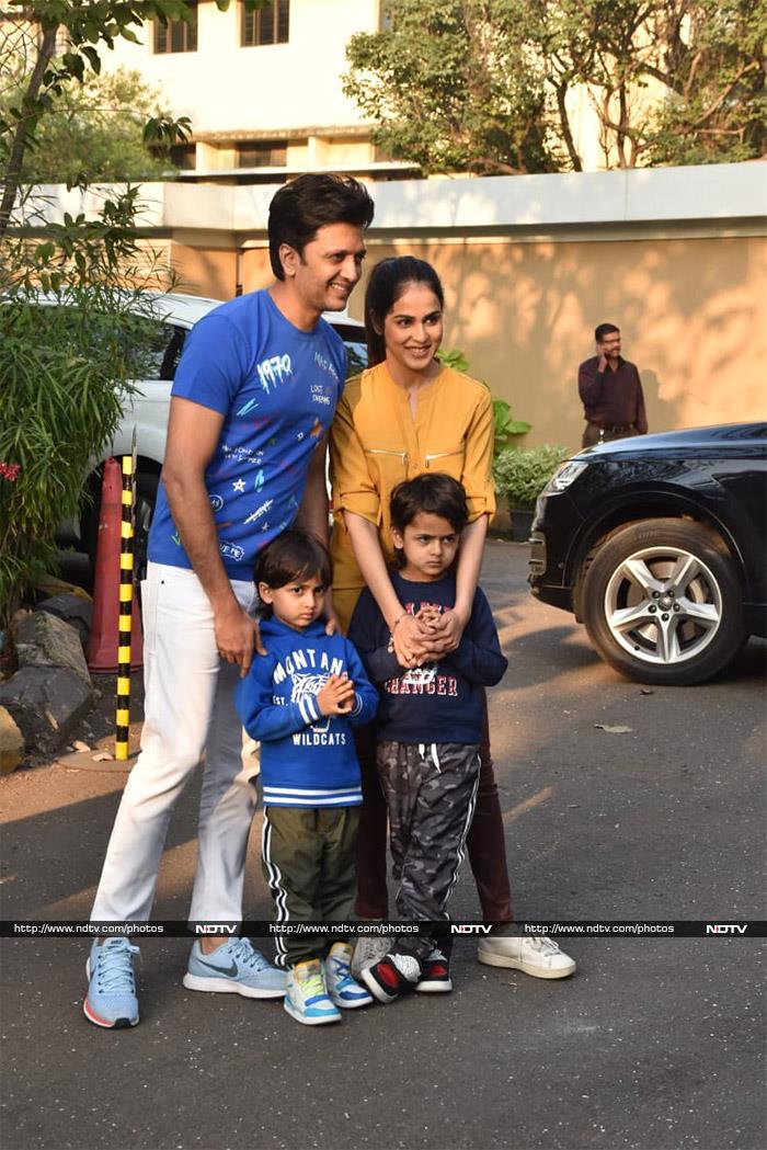 Ekta Kapoor\'s Son Ravie Turns One: Tusshar, Riteish, Esha Arrived With Their Little Ones