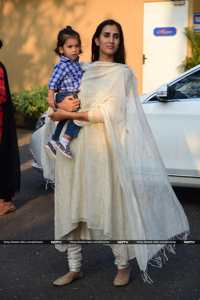 Ekta Kapoor\'s Son Ravie Turns One: Tusshar, Riteish, Esha Arrived With Their Little Ones
