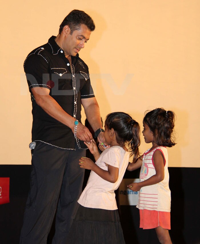 Salman spares some time for the kids.