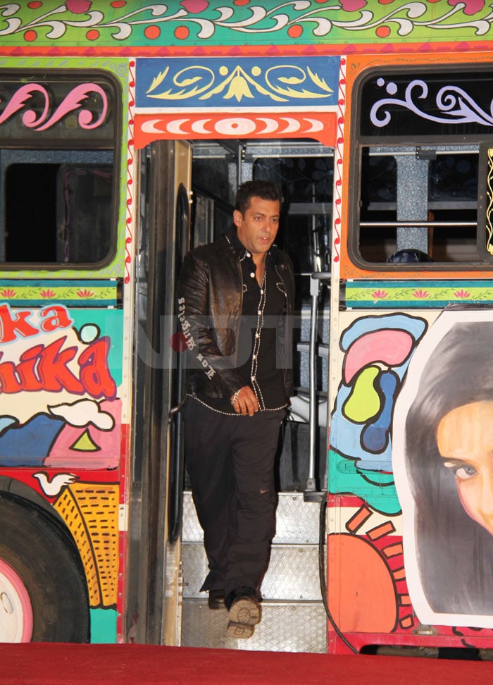 Salman makes a grand entry.