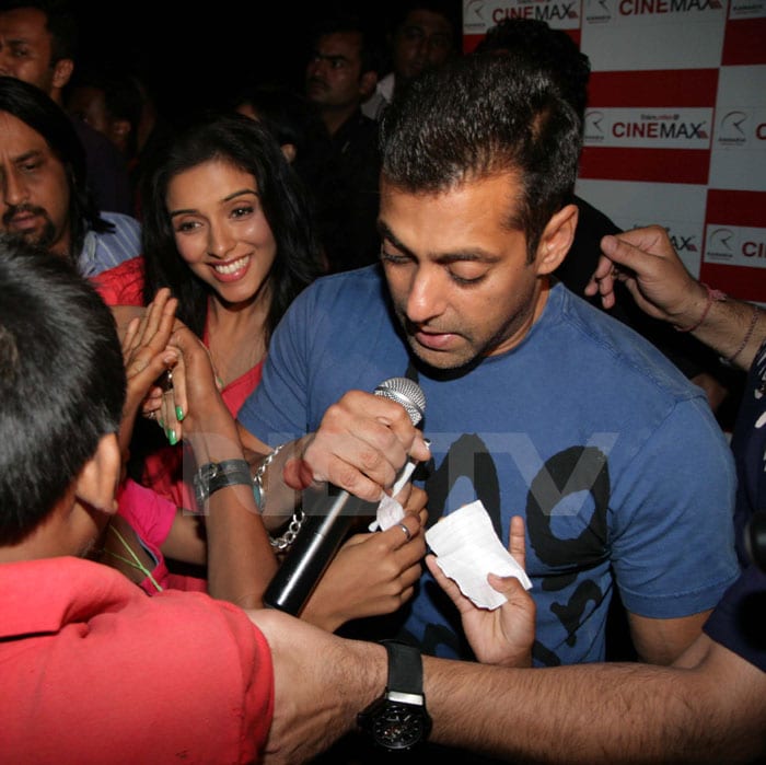 Salman, Asin at the screening of Ready