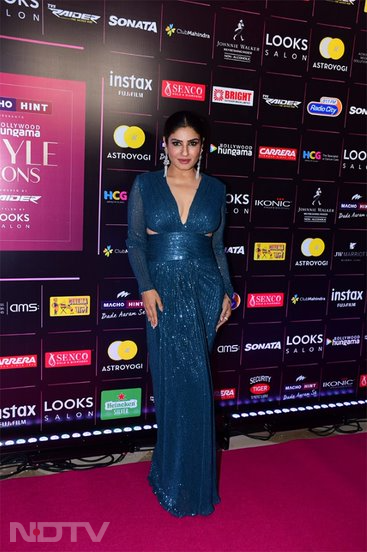 Red Carpet Round-Up: Anushka, Kriti, Varun, Malaika-Arjun And Others