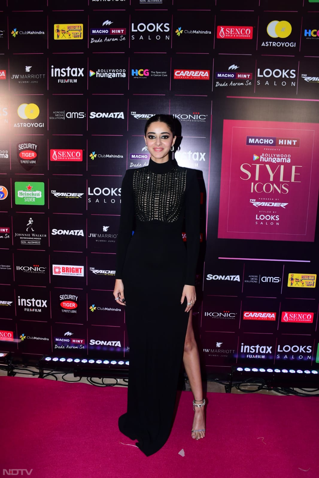 Red Carpet Round-Up: Anushka, Kriti, Varun, Malaika-Arjun And Others