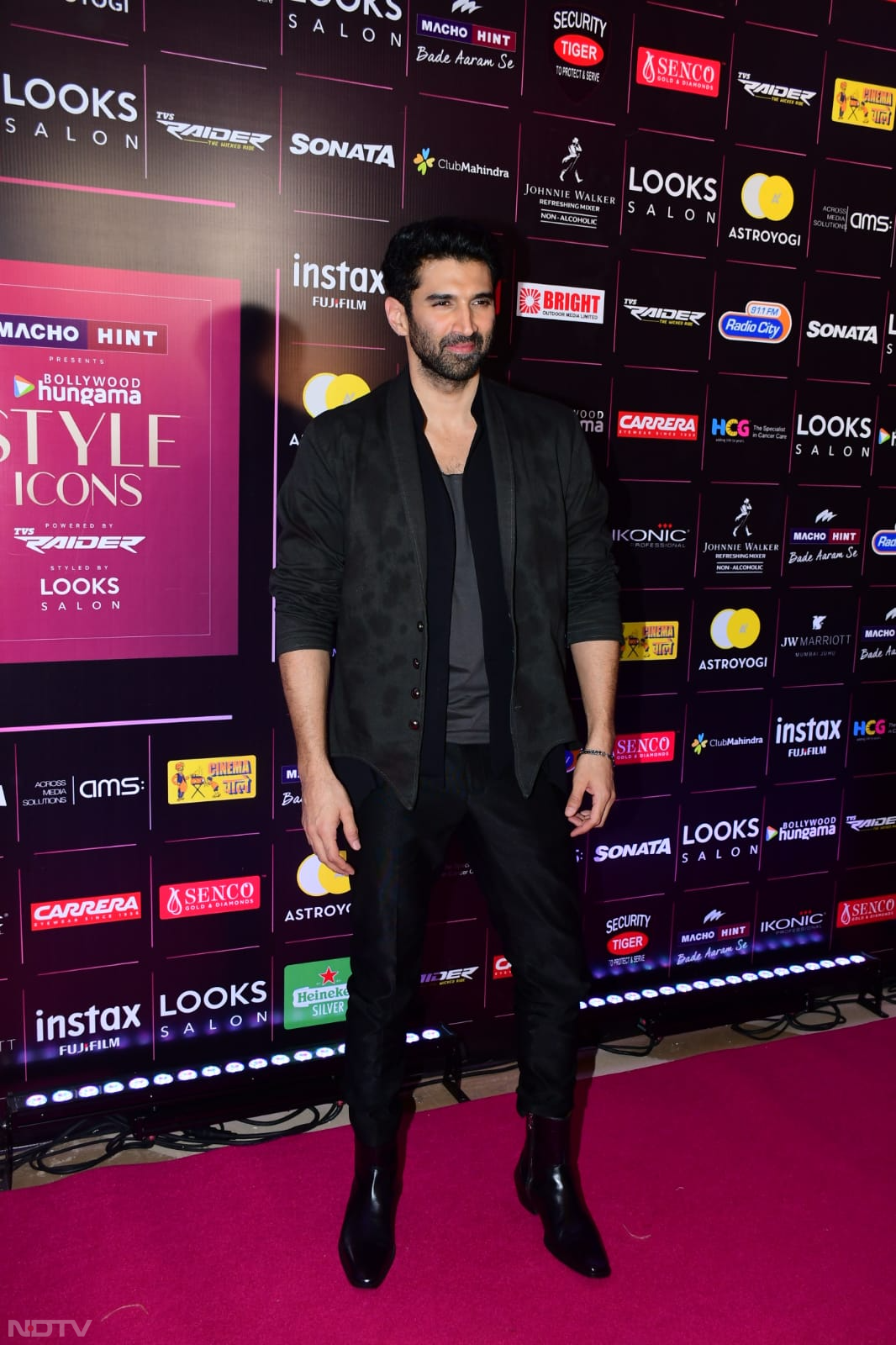 Red Carpet Round-Up: Anushka, Kriti, Varun, Malaika-Arjun And Others