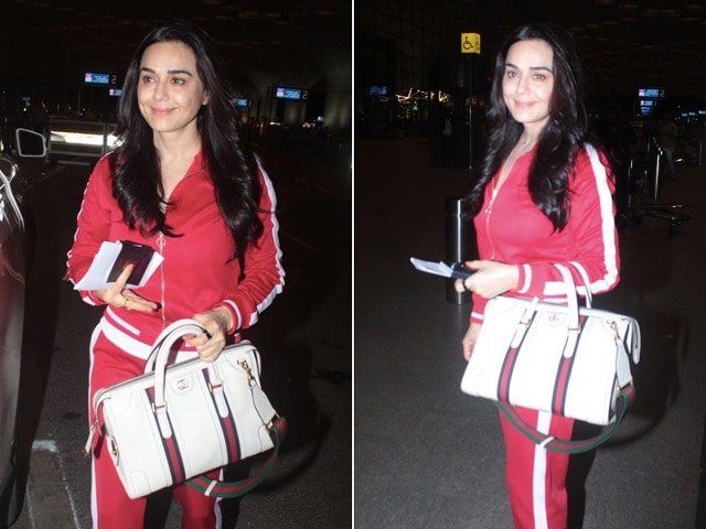 Photo : Red, Set, Go: Preity Zinta At The Mumbai Airport