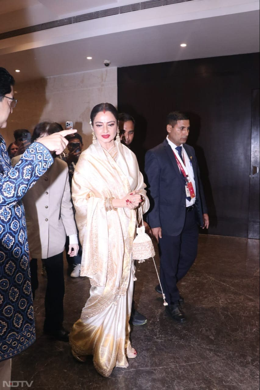 Rekha looked gorgeous as ever in a white and golden saree (Image Courtesy: Varinder Chawla)