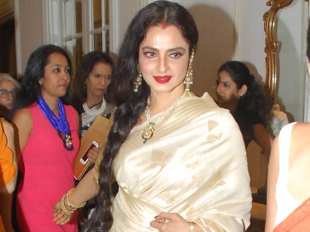 Photo : Rekha @61: Age Is Just A Number for the Khoobsurat Actress