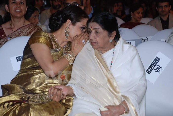 Rekha with Lata Mangeshkar.