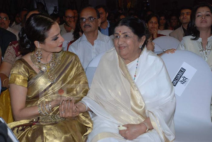 Rekha with Lata Mangeshkar.