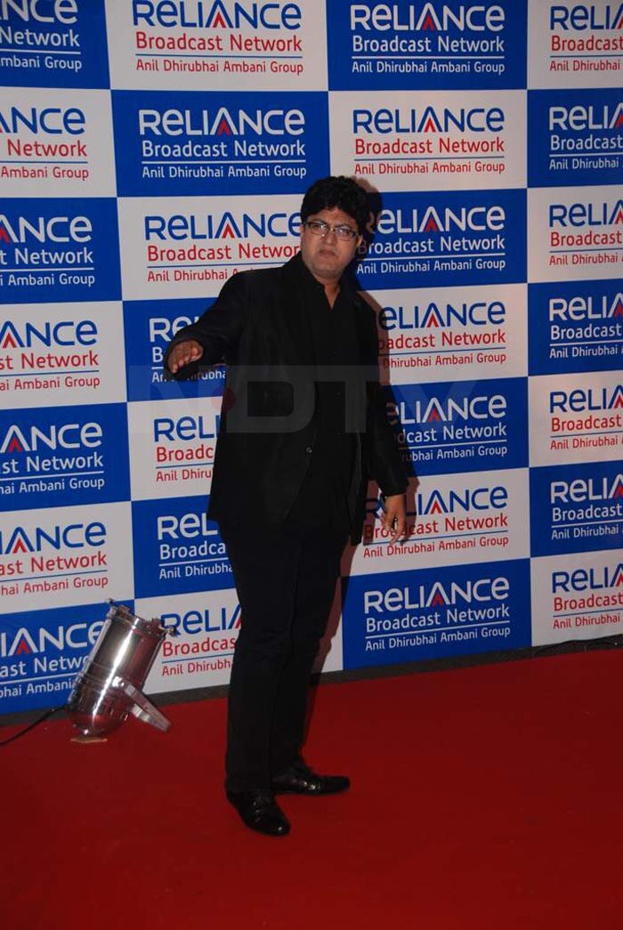 Aamir shines at Reliance bash