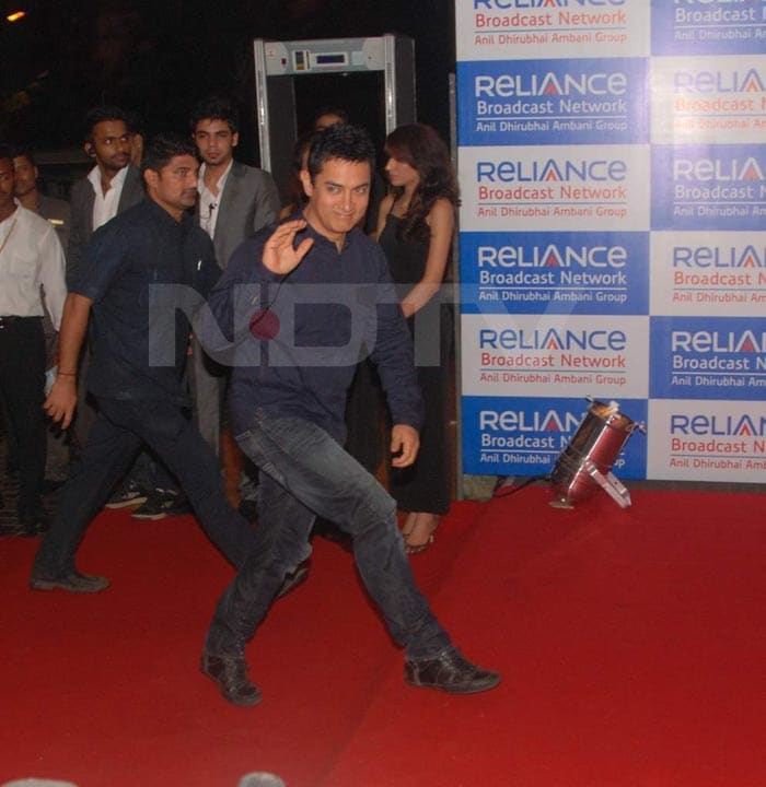 Aamir shines at Reliance bash