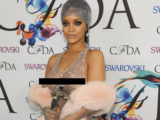Photo : Censored! This is What Rihanna Considers a 'Dress'