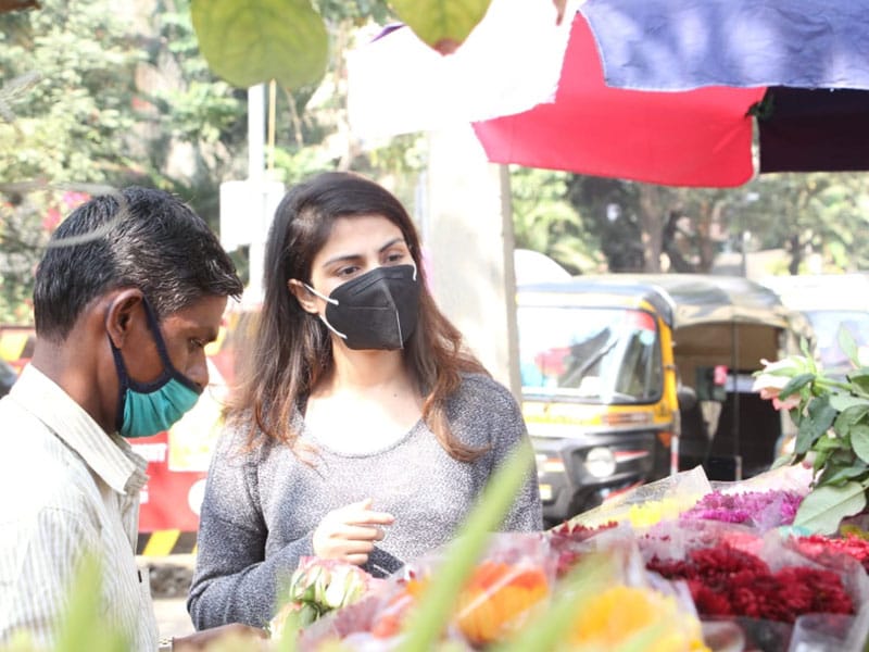 Photo : When Rhea Chakraborty Stepped Out To Buy Flowers