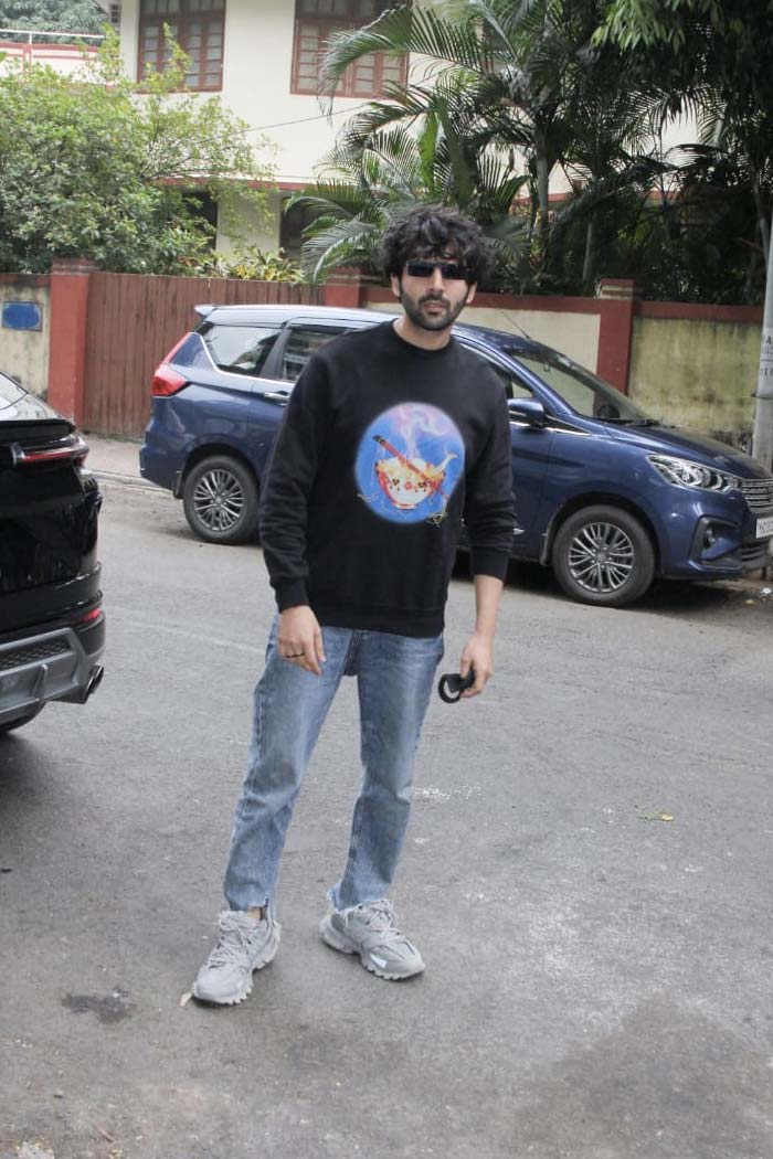 Kartik Aaryan was pictured outside the Krome Studio in Bandra.